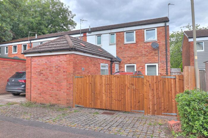 4 Bedroom End Of Terrace House For Sale In Scalpay Close, Leicester, LE4
