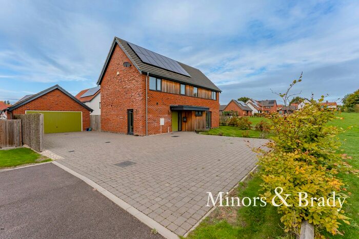 4 Bedroom Detached House For Sale In Barleyfield Road, Hingham, Norwich, NR9