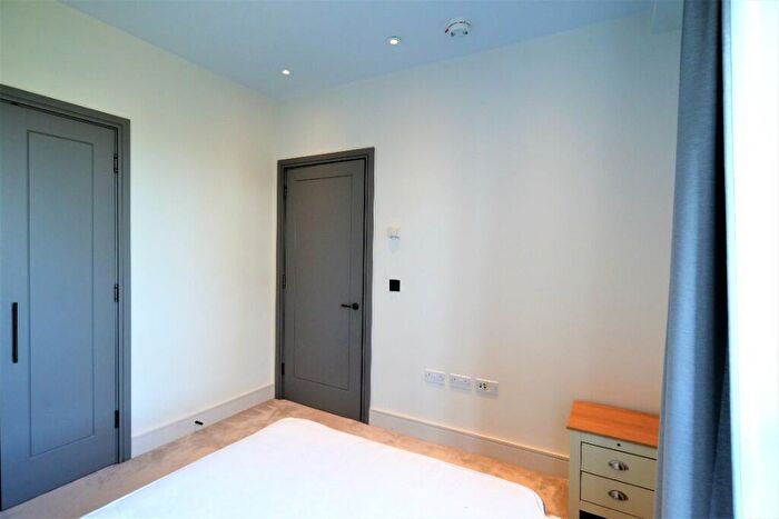 1 Bedroom Flat To Rent In Nixey Close, Slough, Berkshire, SL1