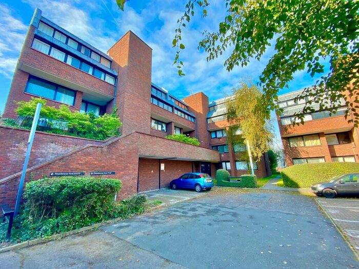 3 Bedroom Flat To Rent In Britten Close, London, NW11