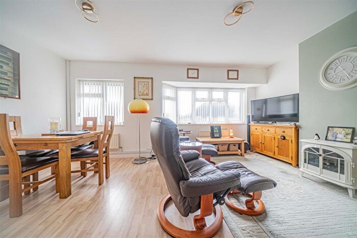 2 Bedroom Apartment For Sale In Granby Close, Weymouth, DT4