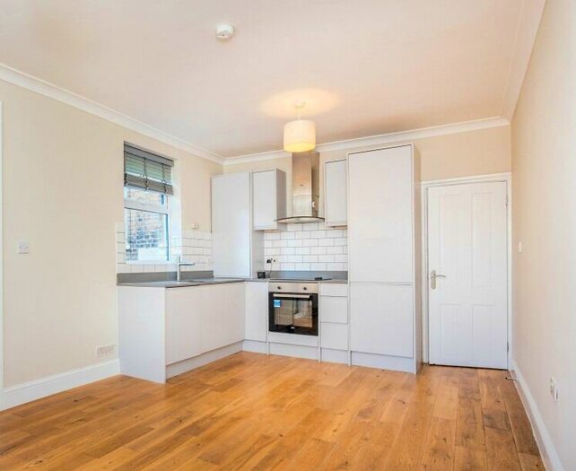 2 Bedroom Apartment To Rent In Albert Road, Leyton, E10
