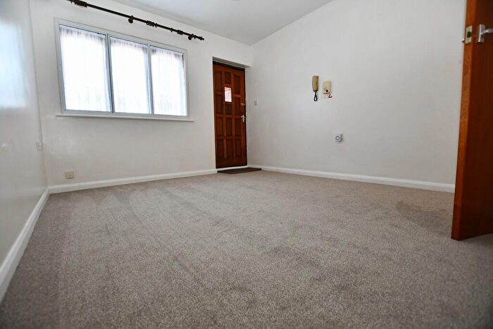 1 Bedroom Terraced Bungalow For Sale In Bletchingley Close, Thornton Heath, CR7