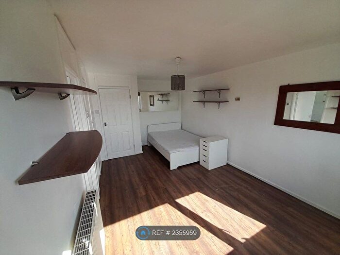 Studio To Rent In Gardner Close, London, E11