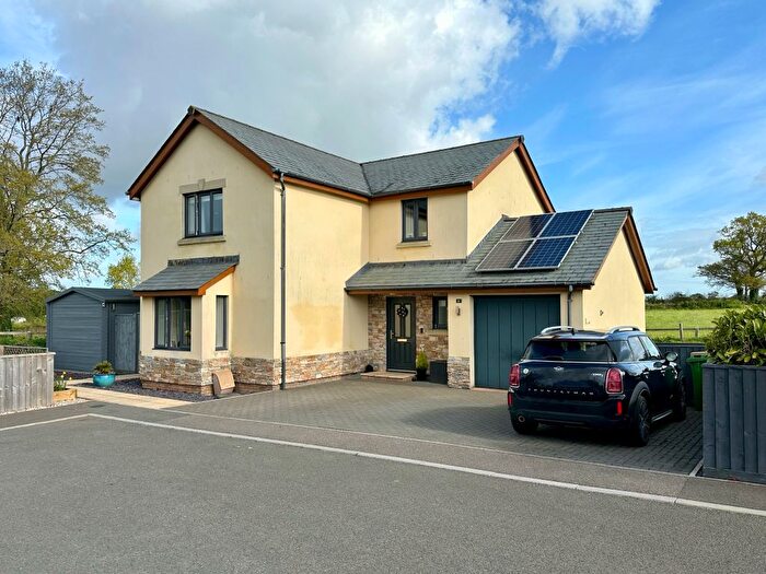 4 Bedroom Detached House For Sale In Gulliford Close, Lympstone, Exmouth, EX8