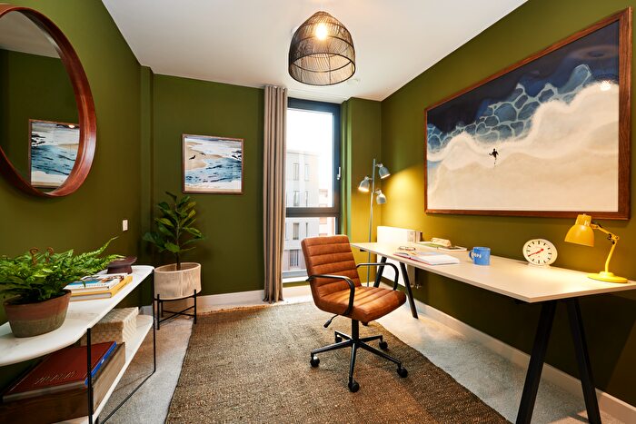 3 Bedroom Apartment To Rent In Boulevard Place, Hove, East Sussex, BN3