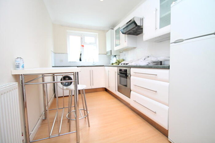 2 Bedroom Flat To Rent In Glenmore Lodge, The Avenue, Beckenham, BR3