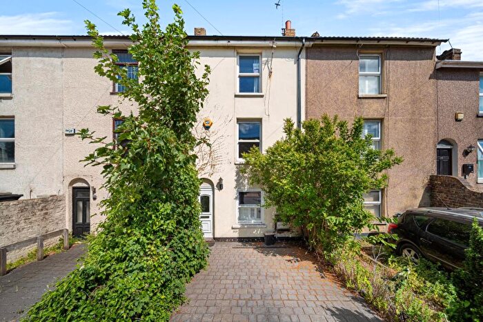 3 Bedroom Town House For Sale In Springhead Road, Northfleet, Gravesend, Kent, DA11