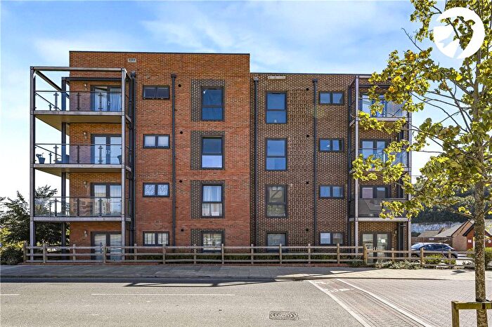2 Bedroom Flat For Sale In Castle Hill Drive, Ebbsfleet Valley, Swanscombe, Kent, DA10