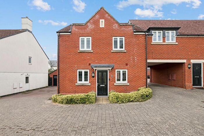 3 Bedroom Link Detached House For Sale In Hornbeam Close, Silsoe, MK45