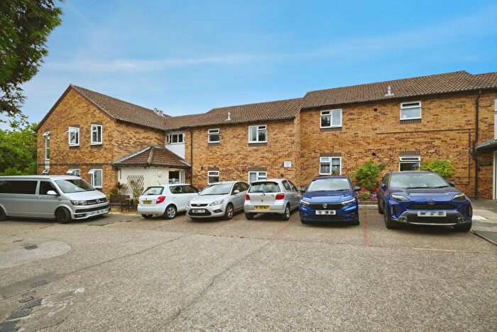 2 Bedroom Apartment For Sale In Larks Meade, Lower Earley, RG6