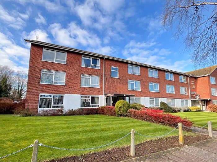 2 Bedroom Flat For Sale In Links Court, Colbert Avenue, Southend-on-Sea, SS1