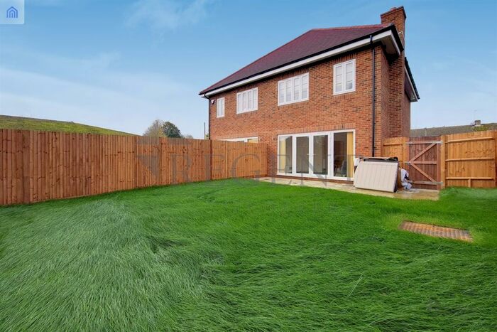 3 Bedroom Detached House To Rent In Chetwode Road, Tadworth, KT20