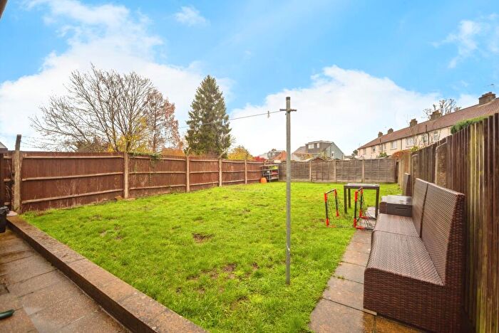 2 Bedroom Flat For Sale In Chancery Lane, Maidstone, ME15