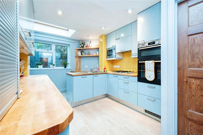 4 Bedroom Detached House For Sale In Clarendon Street, Bedford, Bedfordshire, MK41