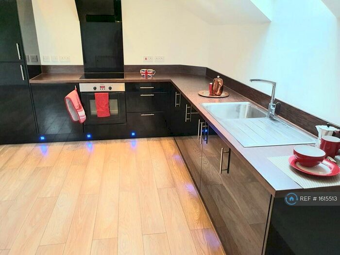 1 Bedroom Flat To Rent In Chapel Court, Bromsgrove, B61