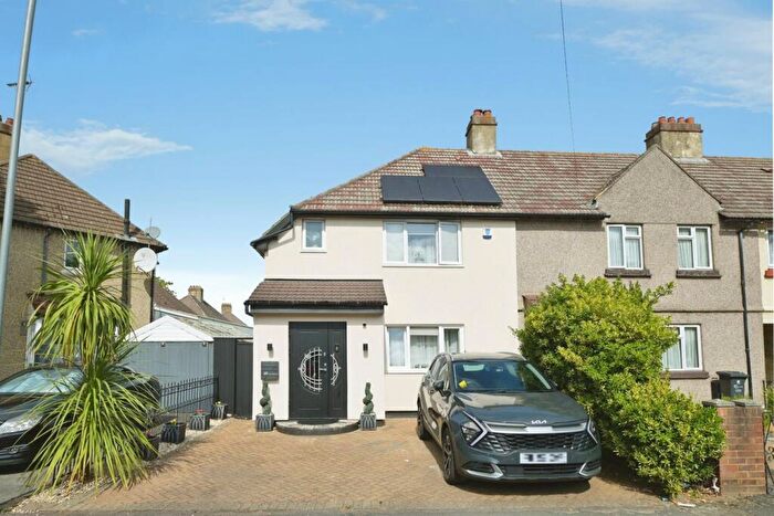 3 Bedroom End Of Terrace House For Sale In Marsh Green Road, Dagenham, RM10