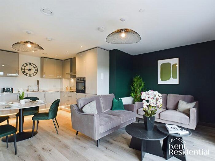 2 Bedroom Apartment To Rent In Mill Wood, Maidstone, ME14