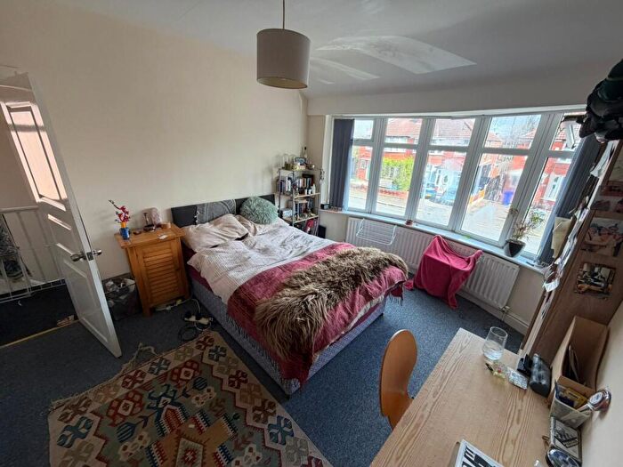 3 Bedroom Semi Detached House To Rent In Fairholme Road, M20