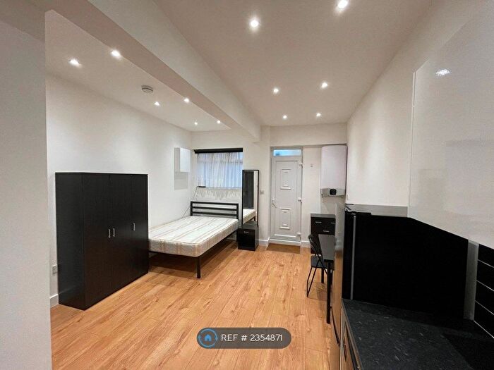 Studio To Rent In Harringay, London, N4