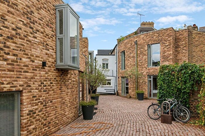 2 Bedroom Property To Rent In Lycett Place, Shepherds Bush, W12