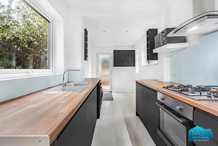 3 Bedroom Detached House To Rent In Quakers Lane, Potters Bar, Hertfordshire, EN6