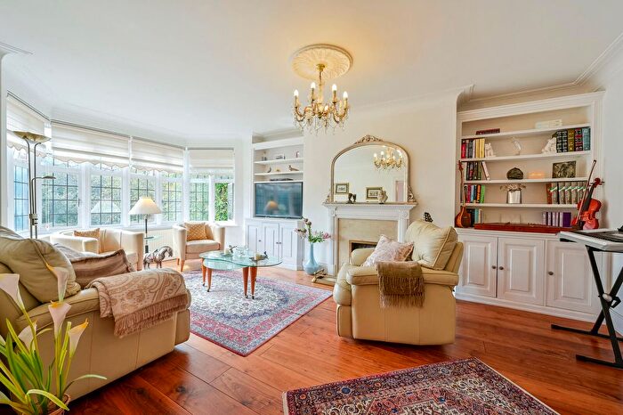 3 Bedroom Flat For Sale In Portsmouth Road, Putney Heath, London, SW15