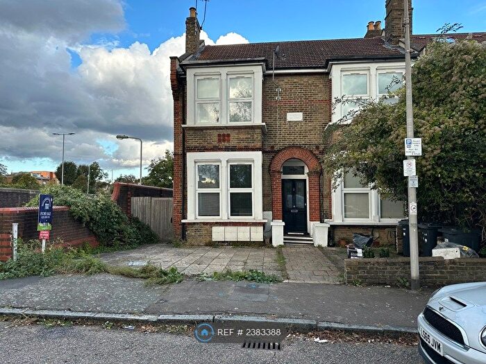 2 Bedroom Flat To Rent In Selsdon Road, London, E11