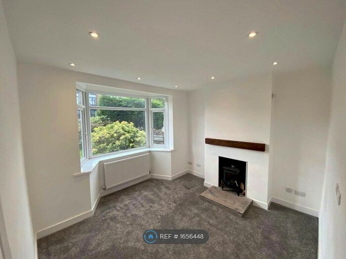 3 Bedroom Semi-Detached House To Rent In Cheetham Hill Road, Dukinfield, SK16