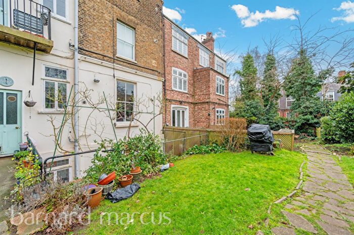 2 Bedroom Flat For Sale In Courtside, Dartmouth Road, London, SE26