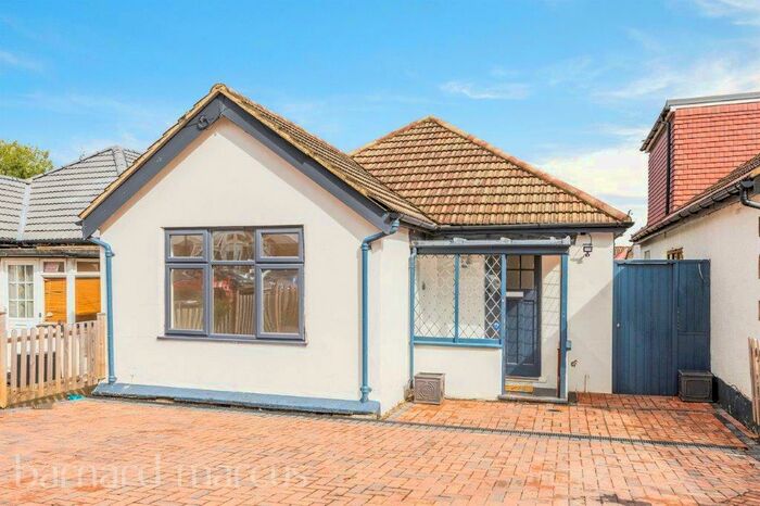 2 Bedroom Bungalow To Rent In Clarkes Avenue, Worcester Park, KT4
