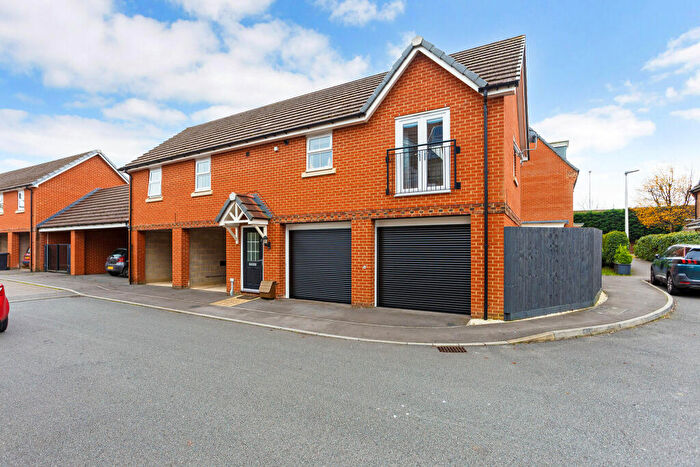 2 Bedroom Flat For Sale In Odiham Drive, Newbury, RG14