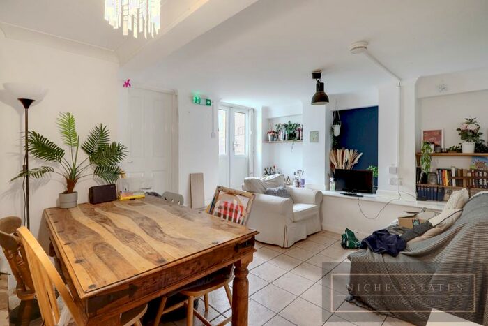 6 Bedroom Semi-Detached House To Rent In Brecknock Road, Tufnell Park, London, - See Video Tour Online!, N19