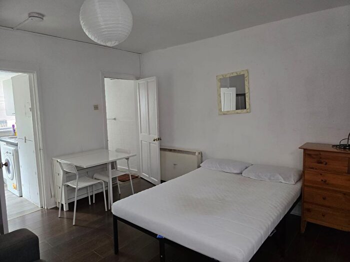 Studio To Rent In Mansfield Road, Ilford, IG1