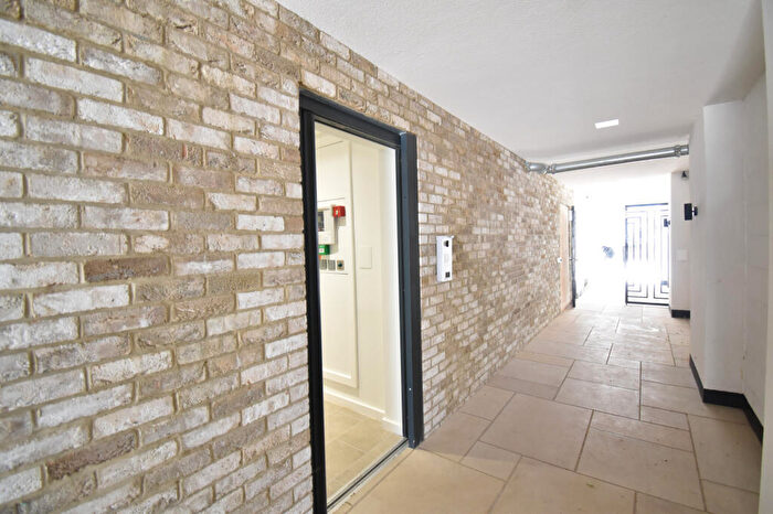 Apartment To Rent In Powell Road, London, Greater London, E5