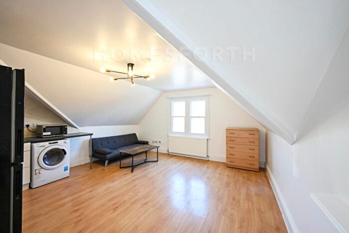1 Bedroom Flat To Rent In Walm Lane, Willesden Green, NW2