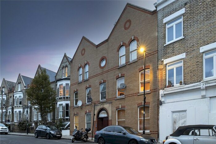 2 Bedroom Flat To Rent In St Saviour's Road, Brixton, London, SW2