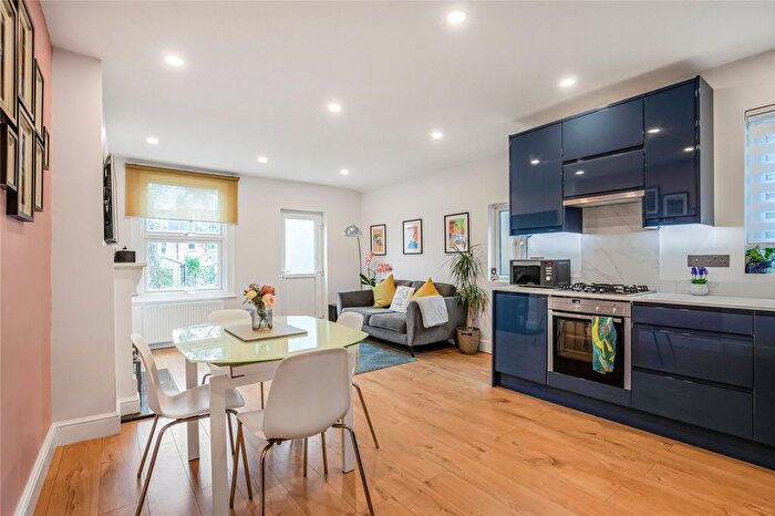 4 Bedroom Flat For Sale In Fernthorpe Road, Furzedown, SW16