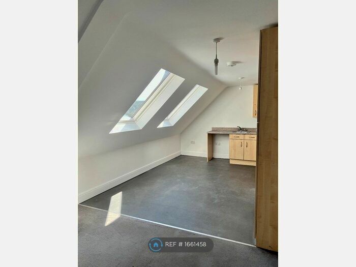 2 Bedroom Flat To Rent In Campden Road, South Croydon, CR2