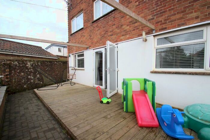 2 Bedroom Apartment To Rent In Cliff Road, Sandown, PO36