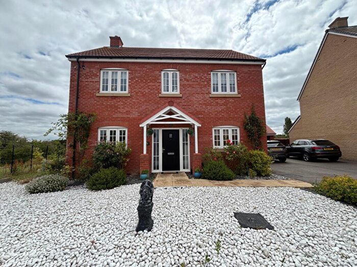 4 Bedroom Detached House To Rent In Shortstown, MK42