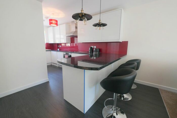 2 Bedroom Detached Bungalow To Rent In Snowden Avenue, Hillingdon, Uxbridge, UB10