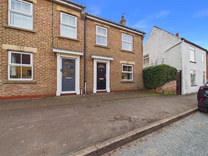 3 Bedroom Mews For Sale In Castle Mews, West End, South Cave, HU15