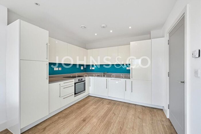 2 Bedroom Apartment To Rent In Torquay Court, St Ives Place, London, E14