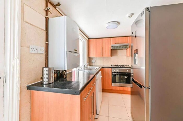 1 Bedroom Flat To Rent In Rossiter Road, London, SW12