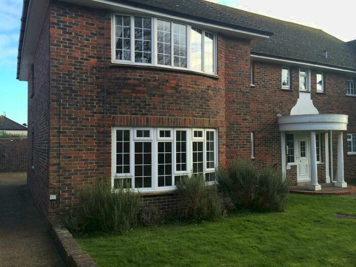 2 Bedroom Flat To Rent In Dixwell Road, Folkestone, CT20