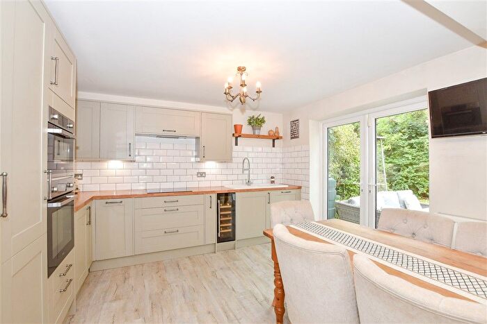 4 Bedroom Detached House For Sale In Canon Woods Way, Kennington, Kent, TN24