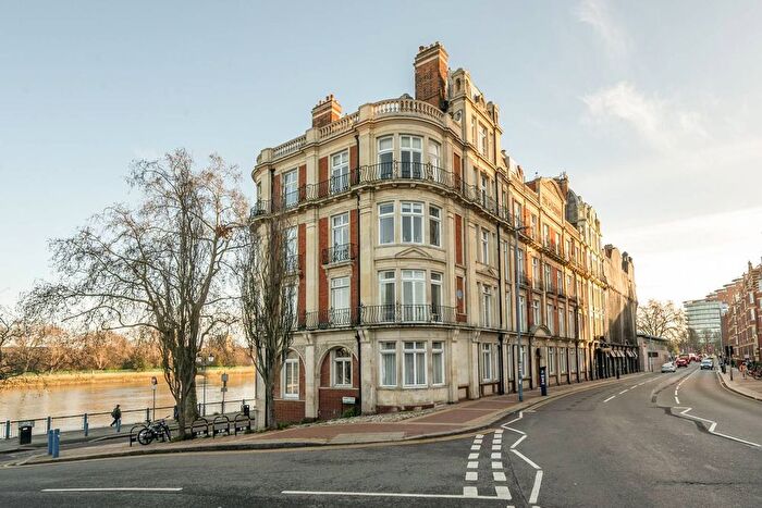 2 Bedroom Flat For Sale In Lower Richmond Road, West Putney, London, SW15