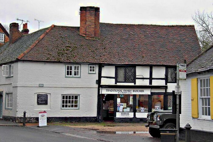 1 Bedroom Apartment To Rent In West Wycombe Village, HP14