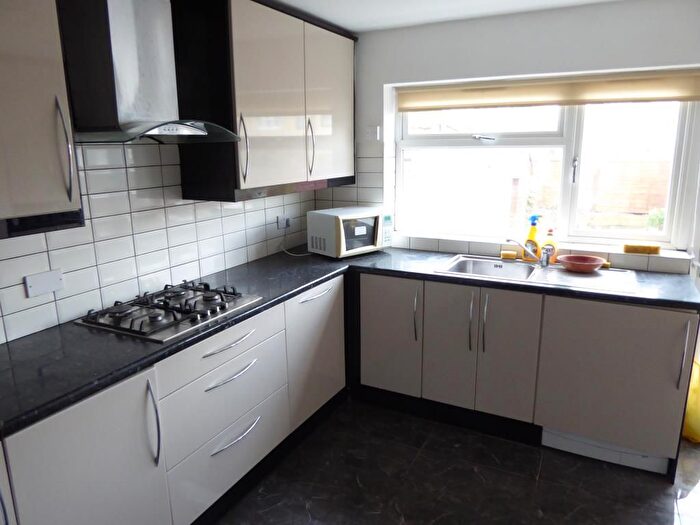 2 Bedroom Semi Detached Bungalow To Rent In The Glade, Staines, Middlesex, TW18